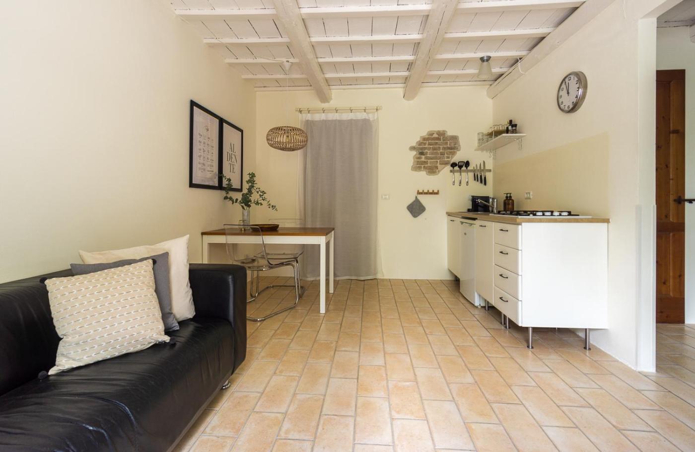 Rosa Nel Pozzo Apartments And B&B San Pietro  Bagian luar foto