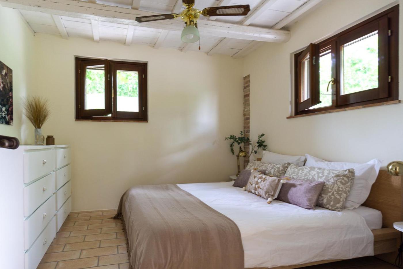Rosa Nel Pozzo Apartments And B&B San Pietro  Bagian luar foto