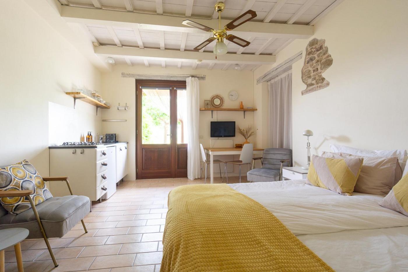Rosa Nel Pozzo Apartments And B&B San Pietro  Bagian luar foto