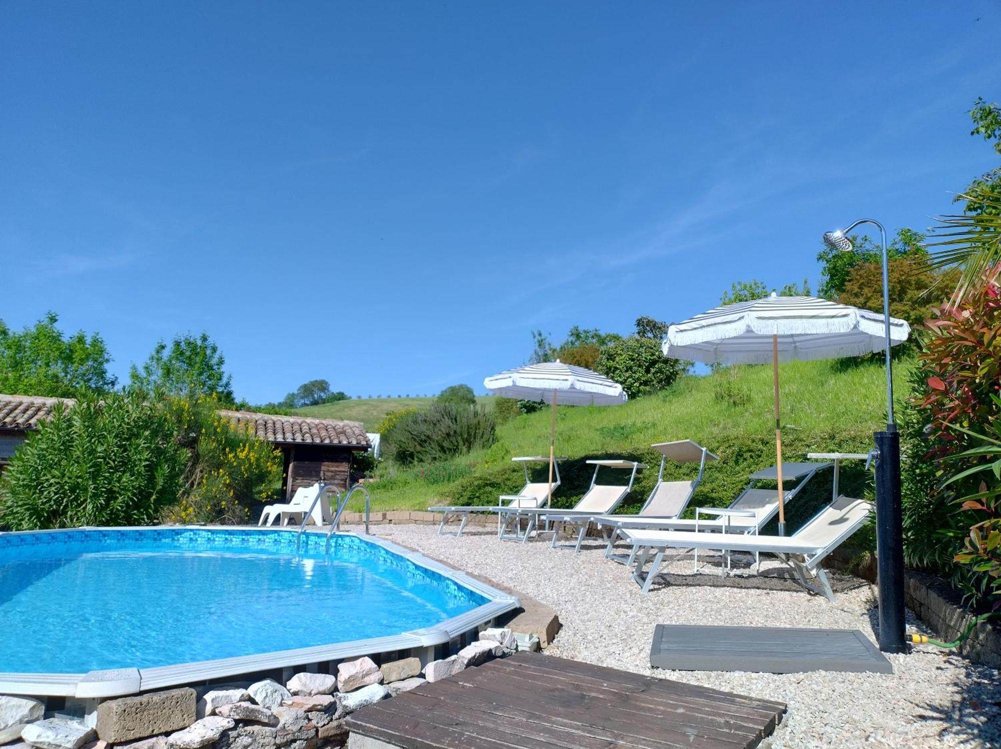 Rosa Nel Pozzo Apartments And B&B San Pietro  Bagian luar foto