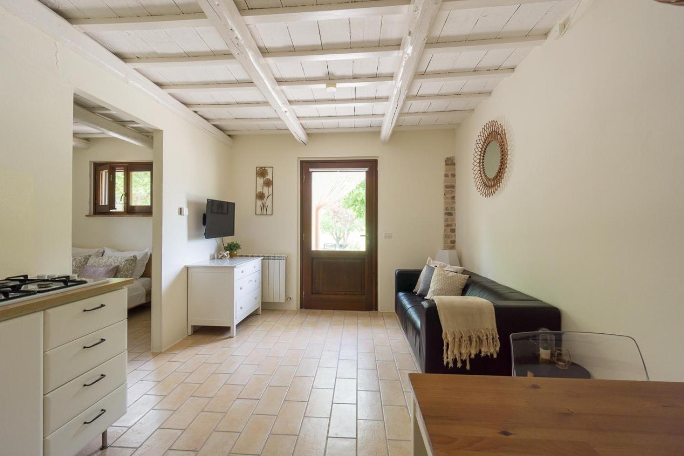 Rosa Nel Pozzo Apartments And B&B San Pietro  Bagian luar foto