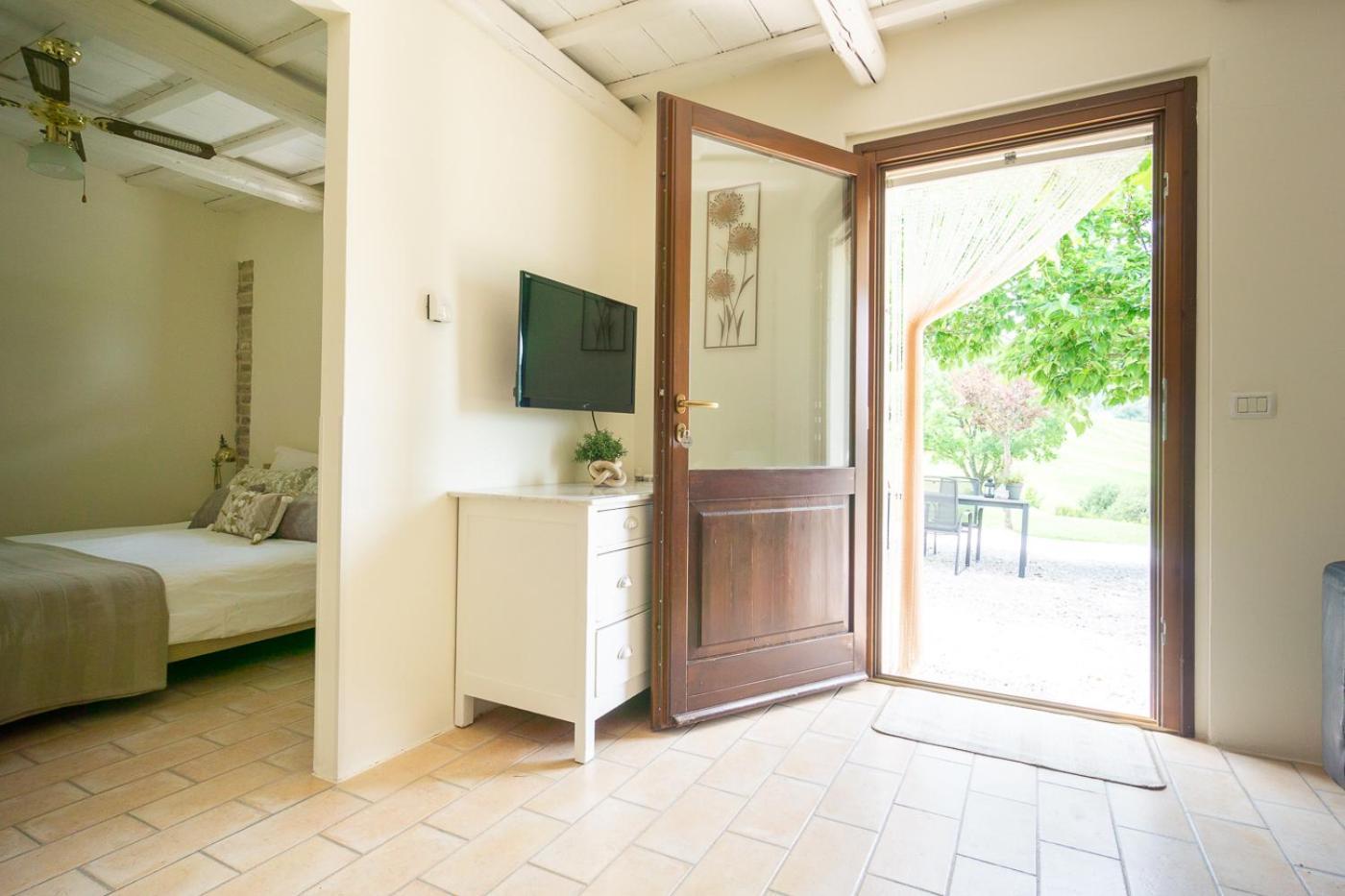 Rosa Nel Pozzo Apartments And B&B San Pietro  Bagian luar foto