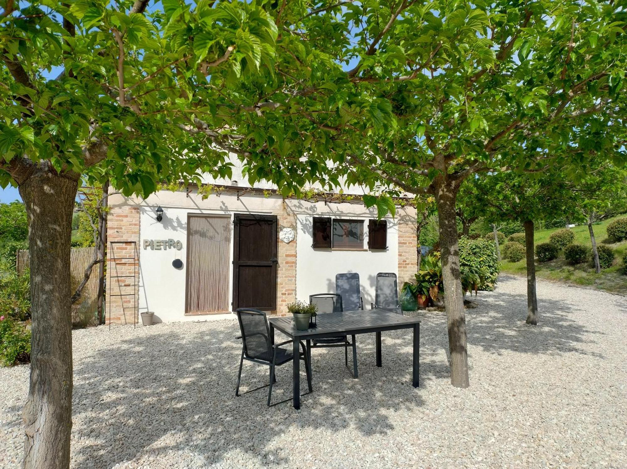 Rosa Nel Pozzo Apartments And B&B San Pietro  Bagian luar foto