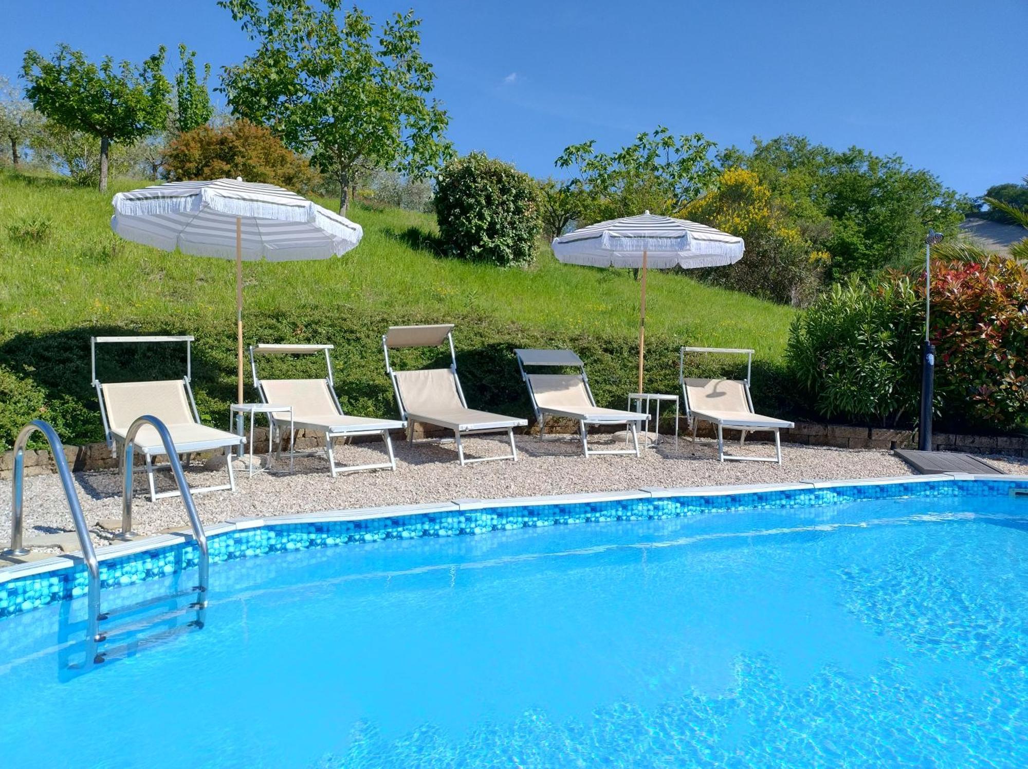 Rosa Nel Pozzo Apartments And B&B San Pietro  Bagian luar foto